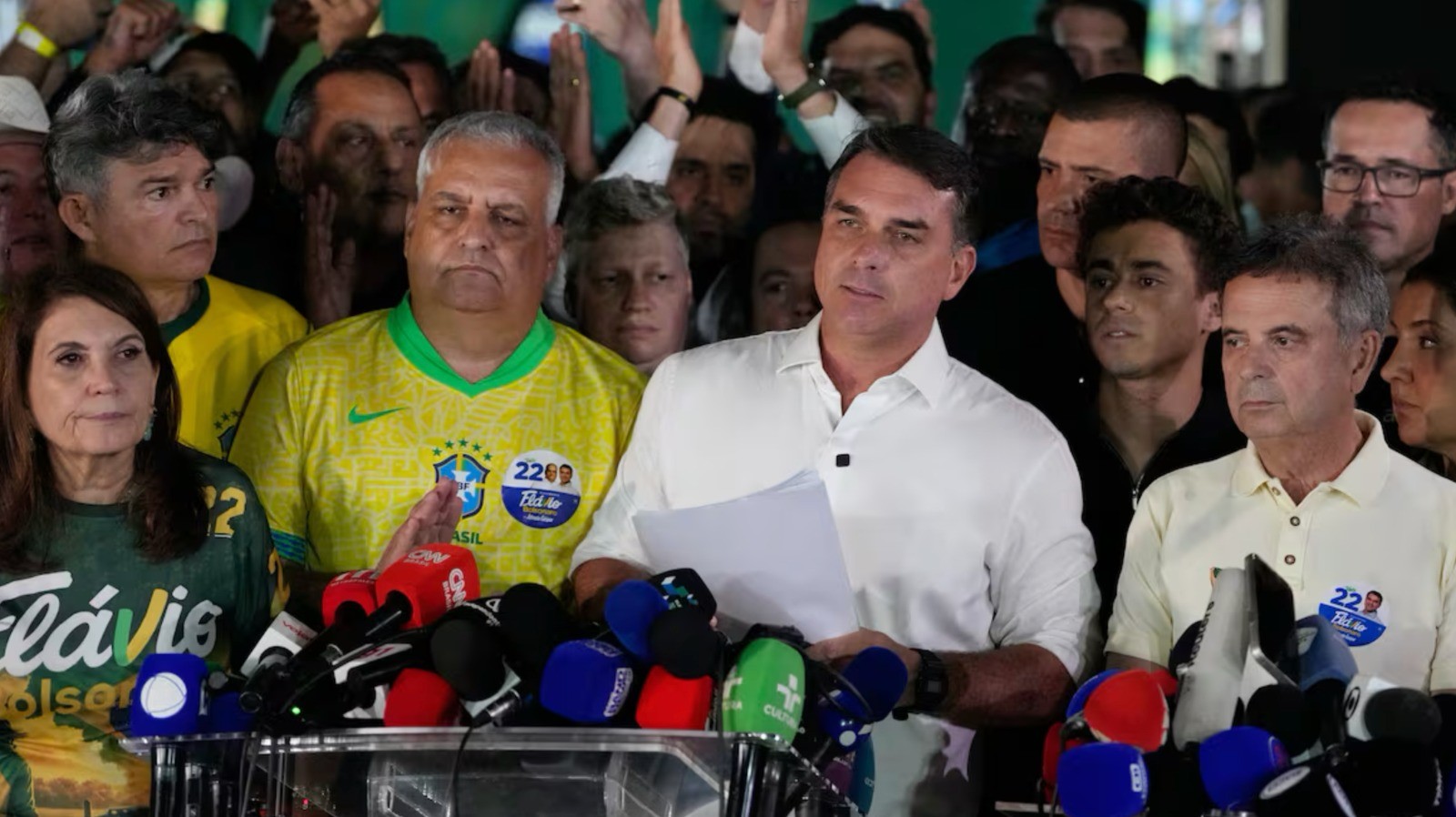 Flávio Bolsonaro habría huido a Estados Unidos tras incumplir orden judicial