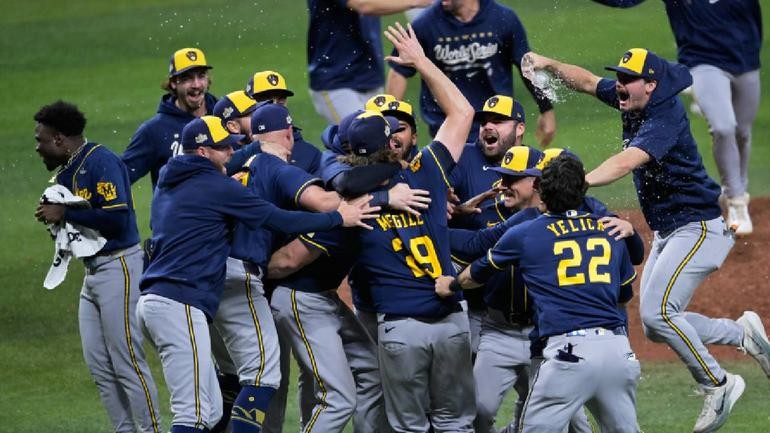 Llegó la hora de beber... ¡Brewers campeones por primera vez en la historia!