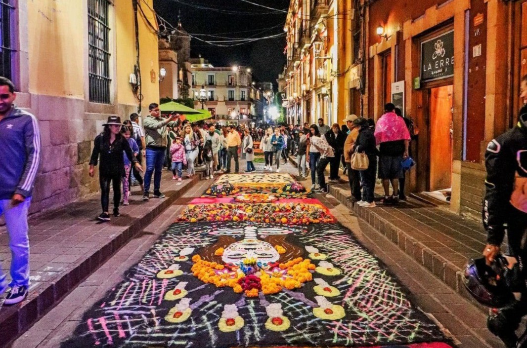 Guanajuato capital se llena de ofrendas y catrinas con el Festival del Día de Muertos