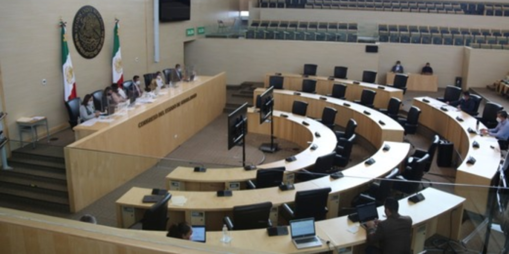 Morena presenta más iniciativas sociales que el PAN