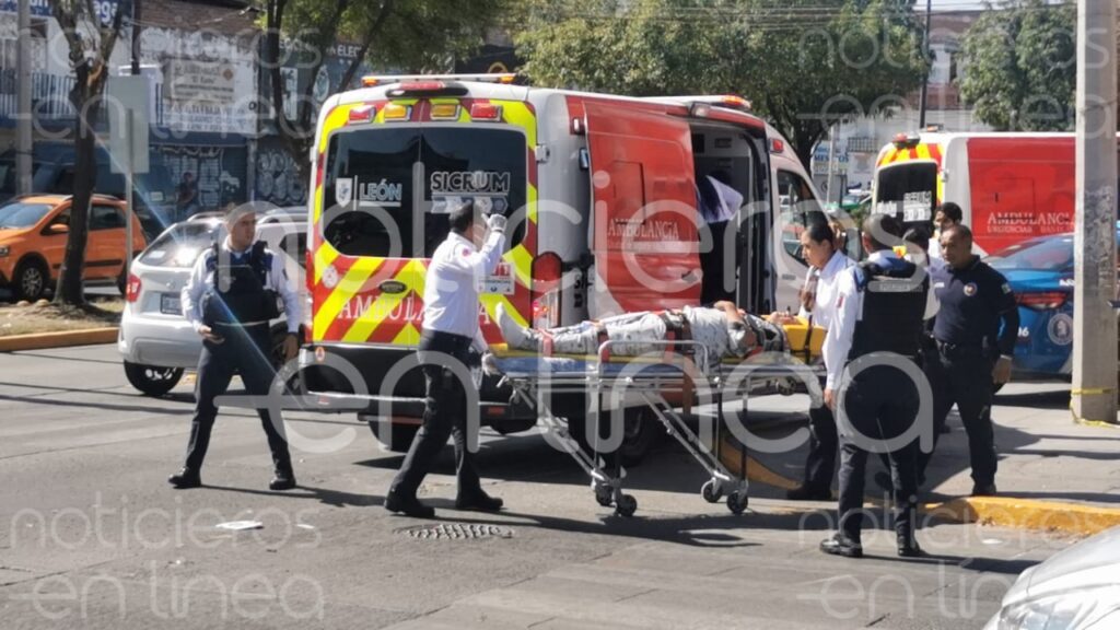 Choca patrulla de la Guardia Nacional con una camioneta en León