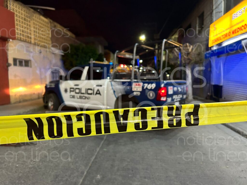 Balean a hombre que caminaba por la calle en la Obrera