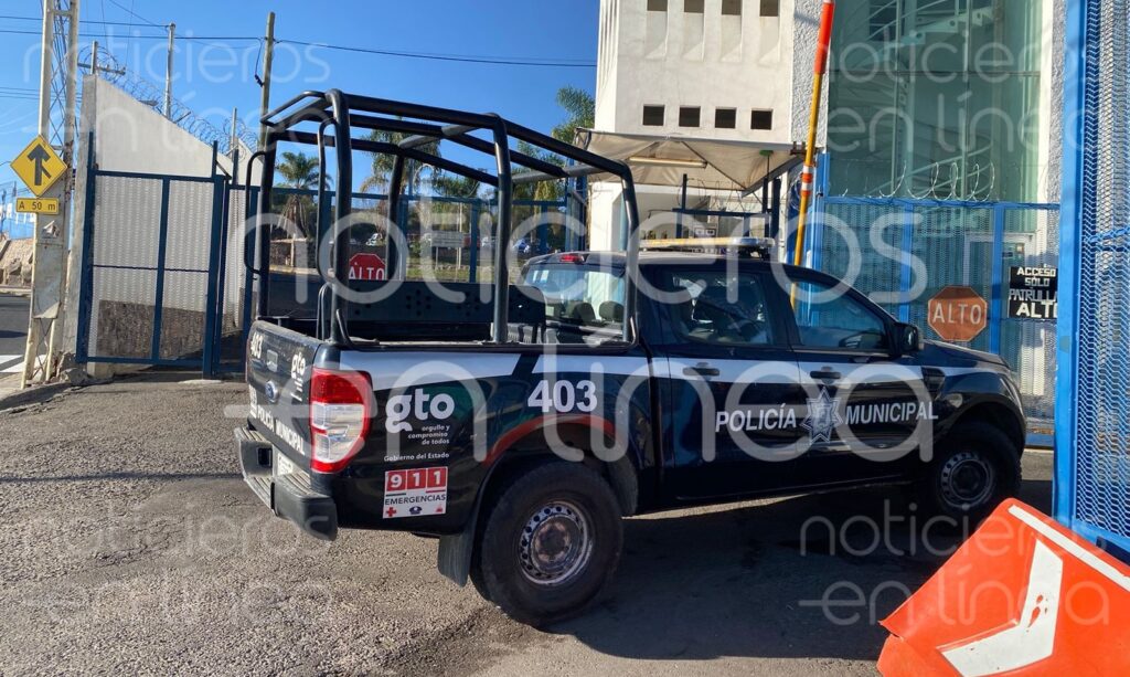 Policía de León dispara su arma por accidente y se lesiona