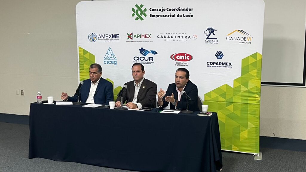 Líderes empresariales respaldarían reelección de Ale Gutiérrez