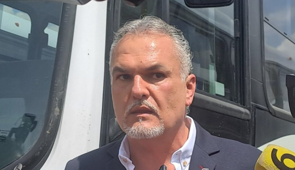 Operadores del transporte público volverán a usar cubrebocas 