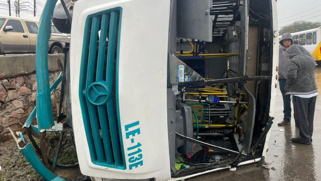 Accidente de camión en San Juan Bosco deja 50 lesionados