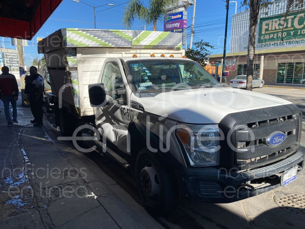 Choca patrulla de la SEDENA en la colonia Agua Azul, León