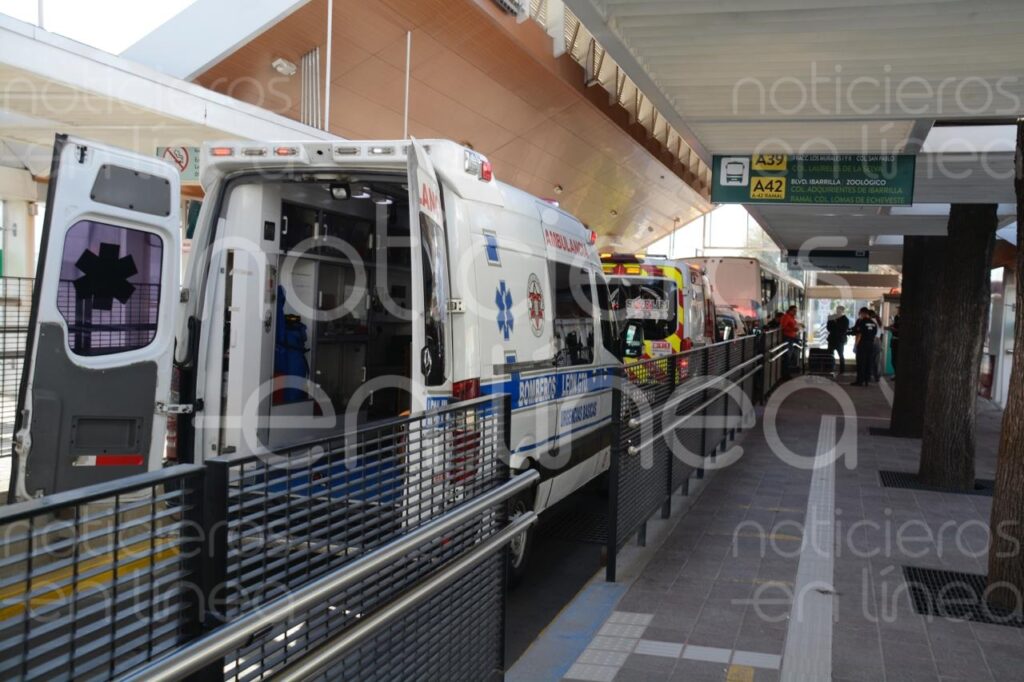 Conductora de la ruta X-03 choca en la Micro Estación Ibarrilla