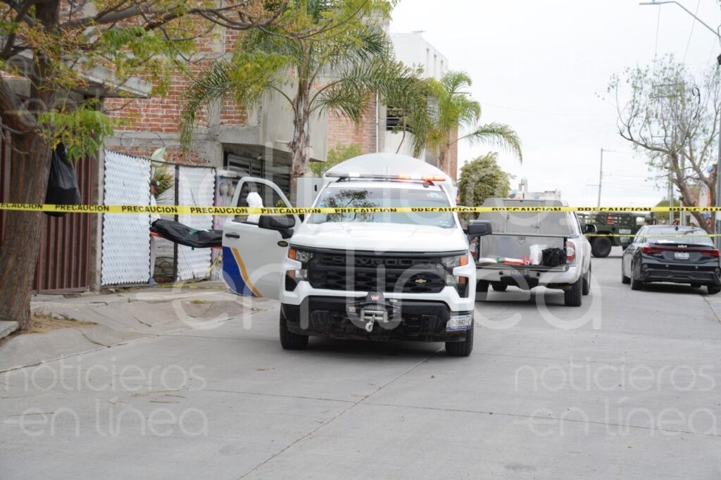 Encuentran a mujer muerta en la sala de su casa en León