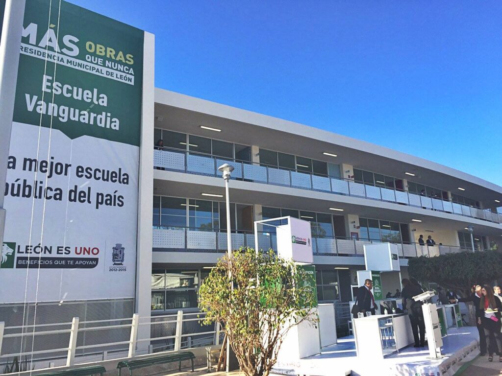 Acusan malos tratos de directora de la Escuela Vanguardia, León