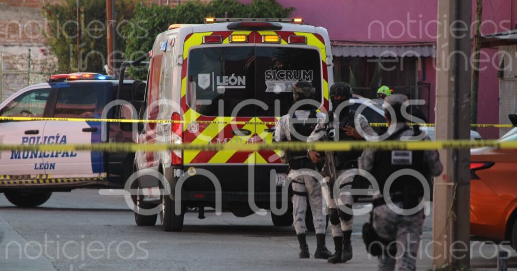 Asesinan a mujer tras dejar a su hijo en la escuela en León