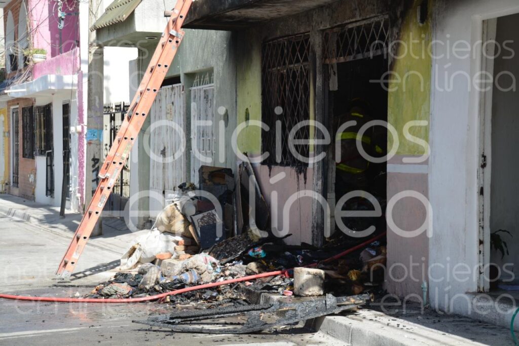 Arde vivienda en Valle de Señora; hallan media tonelada de basura consumida