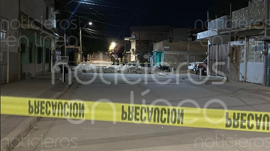 Atacan a 4 personas mientras dormían; hay 3 muertos y un menor herido