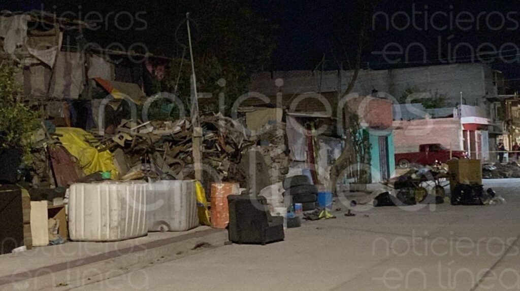 Atacan a 4 personas mientras dormían; hay 3 muertos y un menor herido