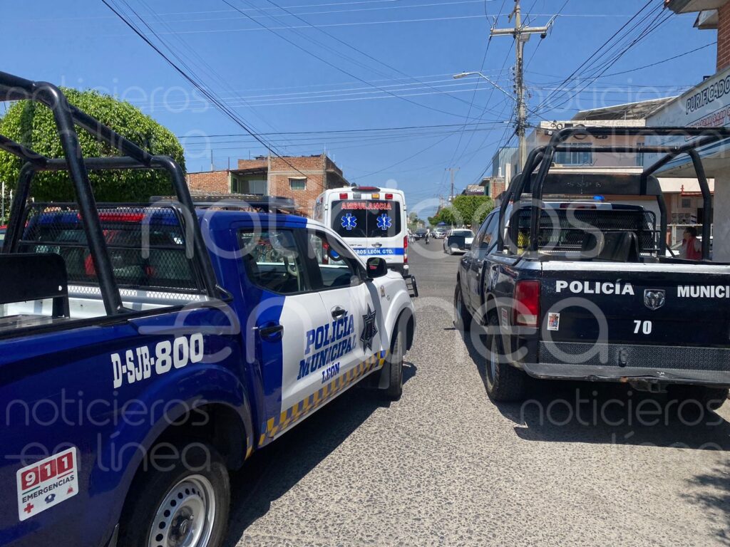 Atacan a balazos a José mientras conducía su vehículo en San Juan Bosco