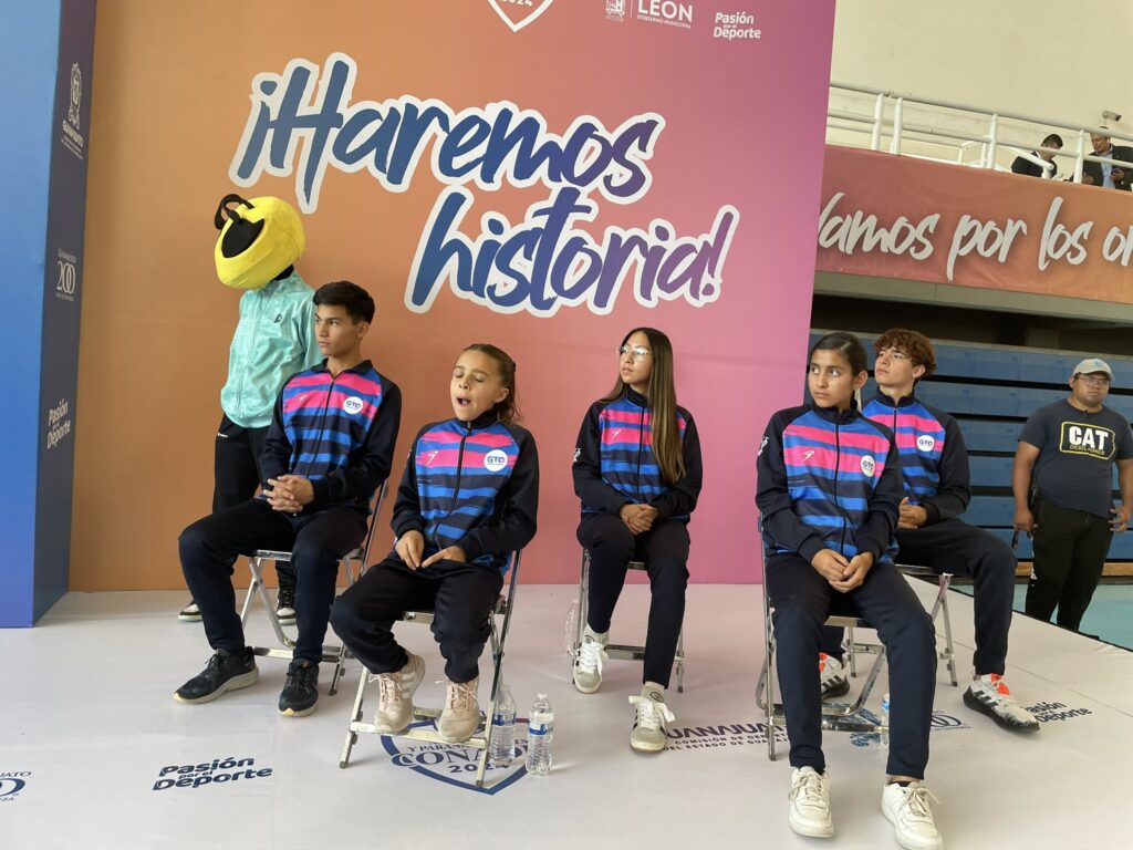 Abanderan a guanajuatenses que irán a Juegos Nacionales y Paranacionales 2024