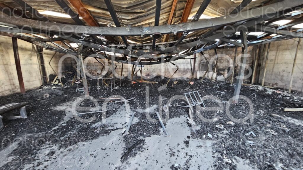 Se incendia mueblería en San Jerónimo; hay 2 millones en pérdidas