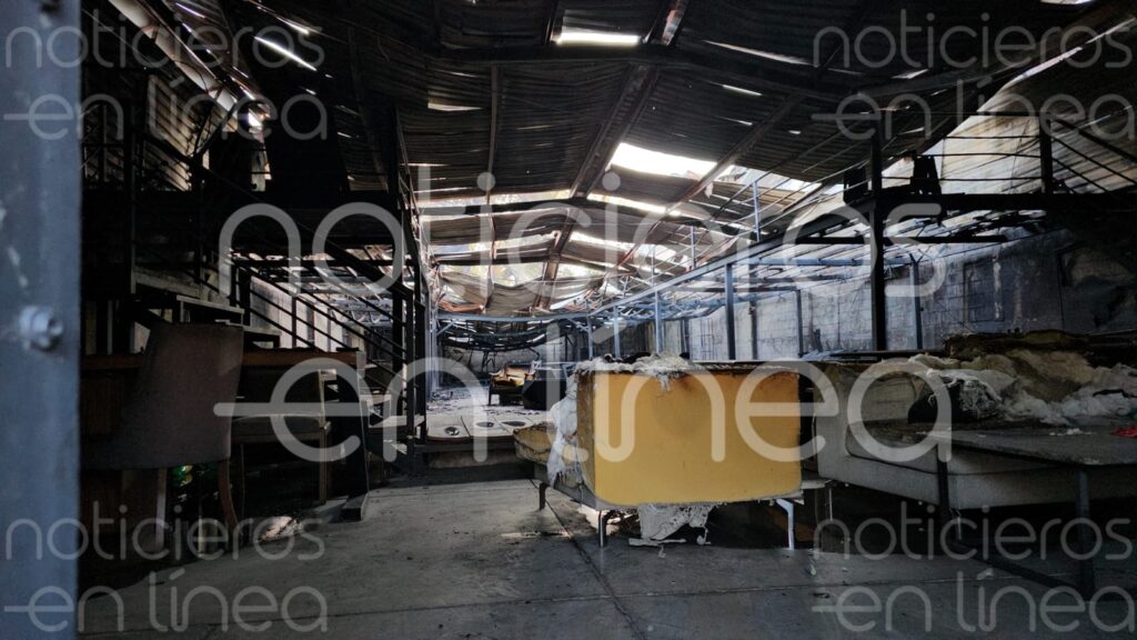 Se incendia mueblería en San Jerónimo; hay 2 millones en pérdidas