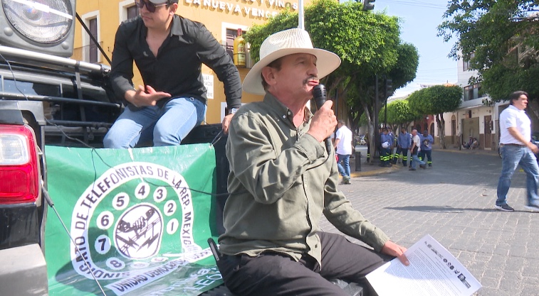 Marchan sindicatos en Día del Trabajo; exigen ser incluidos en reforma de pensiones