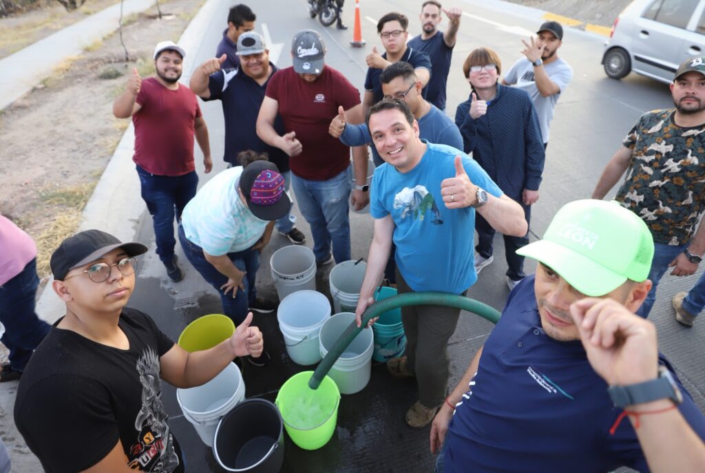 Infractores pagan fotomultas a 'cubetazos' en León