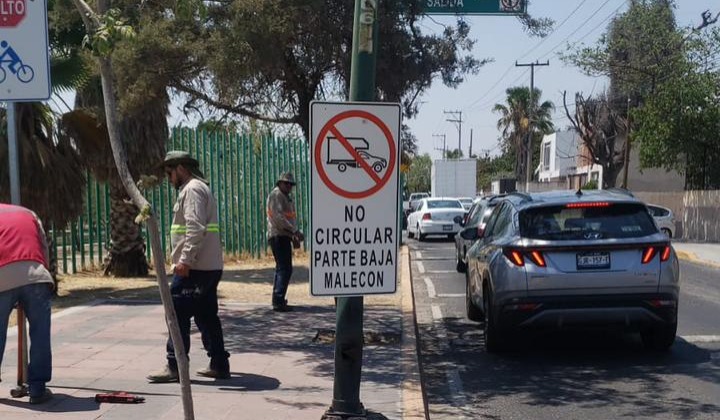 Restringen el paso a vehículos grandes por la parte baja del Malecón
