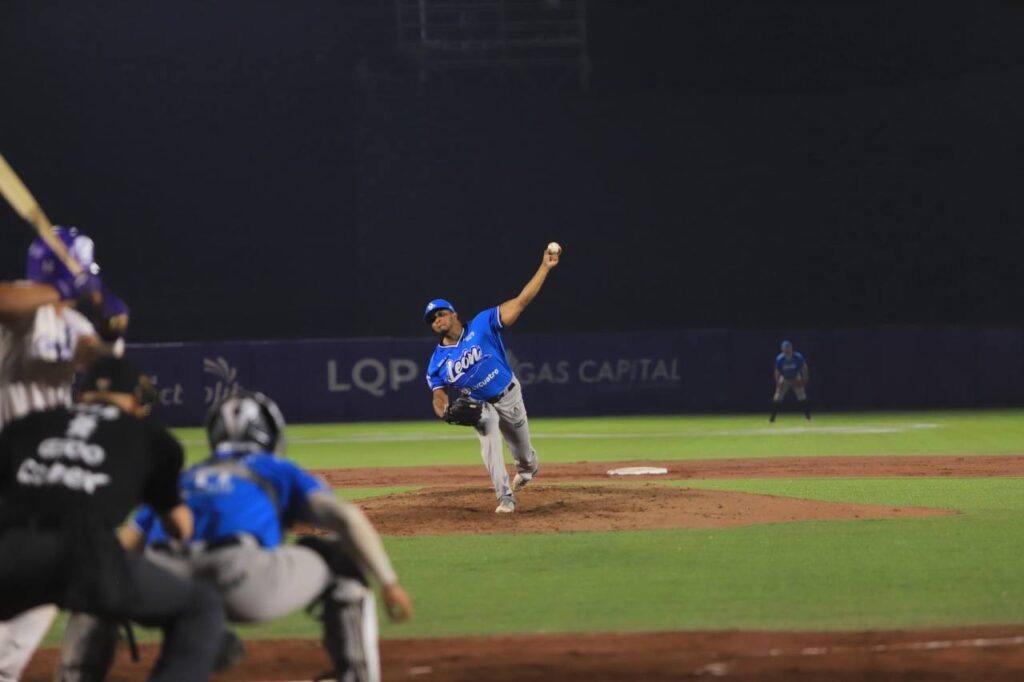Bravos de León abren con derrota serie ante Conspiradores de Querétaro