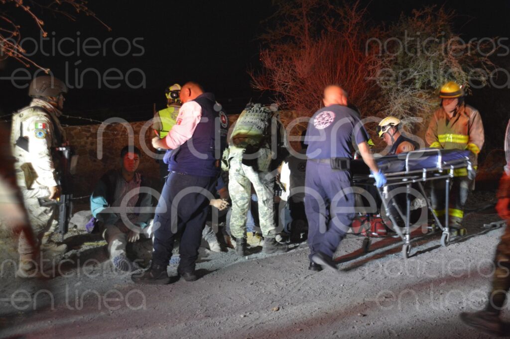 Volcadura en Nuevo Valle de Moreno deja al menos 10 heridos