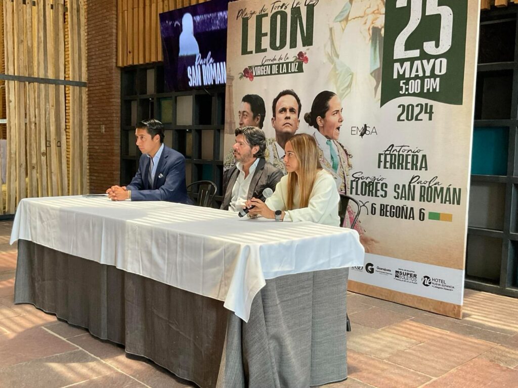Sergio Flores y Paola San Román en la Corrida de la Virgen de La Luz