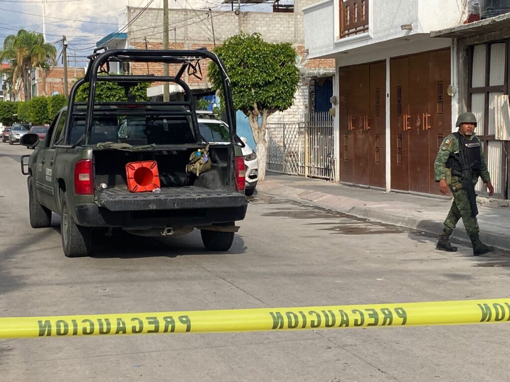 Balean a hombre mientras caminaba por la calle en la colonia León II
