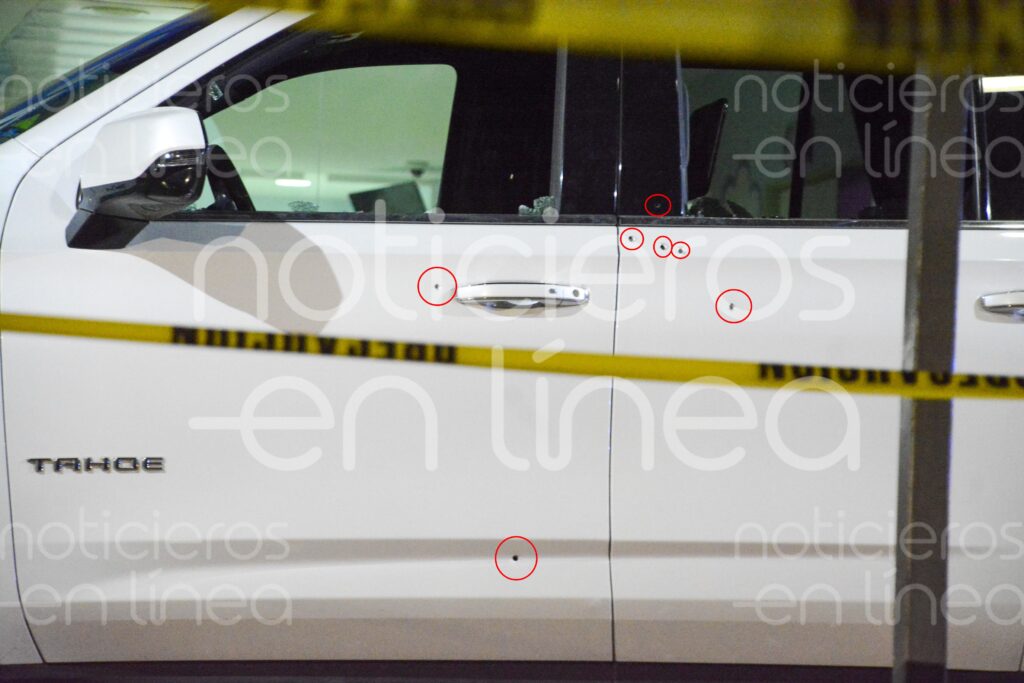 Atacan a balazos camioneta de lujo en Villas de San Juan; hay 3 heridos