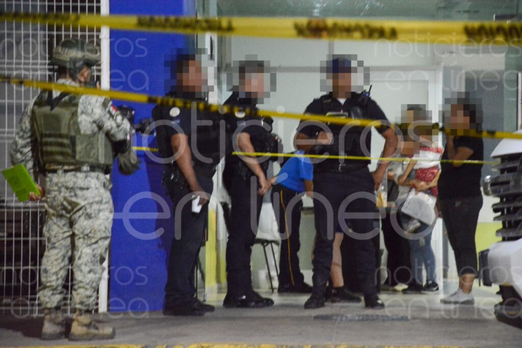 Atacan a balazos camioneta de lujo en Villas de San Juan; hay 3 heridos