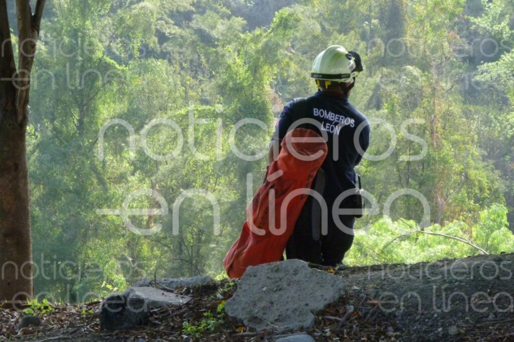 Rescatan a hombre que cayó a un barranco en Cañada del Refugio