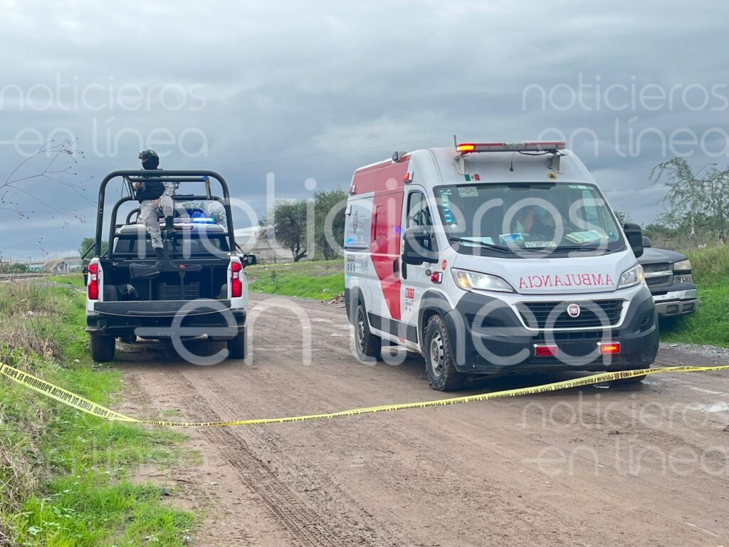 Hallan cuerpo en Norias de Septiem; tenía un desarmador clavado con una cartulina