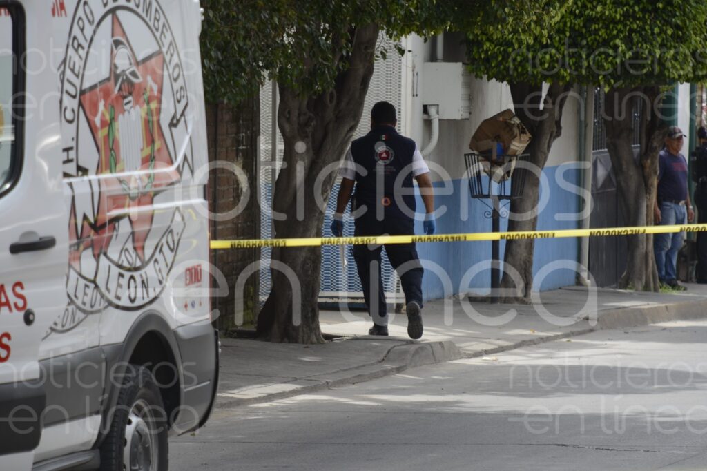Herreros frustran asalto en Cerrito de Jerez; asaltante vuelve y les dispara
