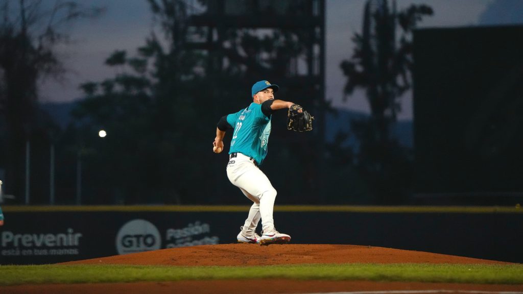 Conspiradores sacan la escoba y barren la serie ante Bravos de León