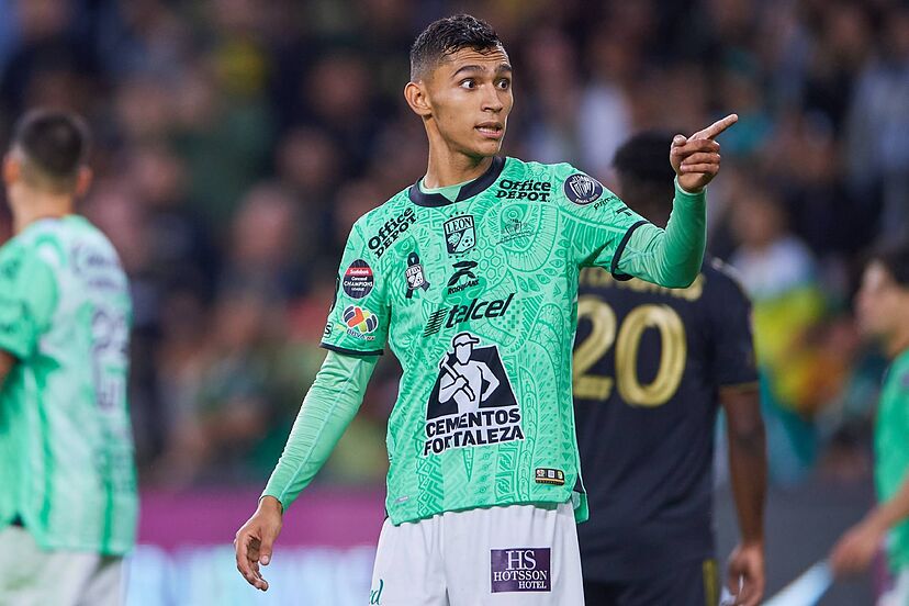 ¿Cuánto le pagó Monterrey a León por Fidel Ambriz?