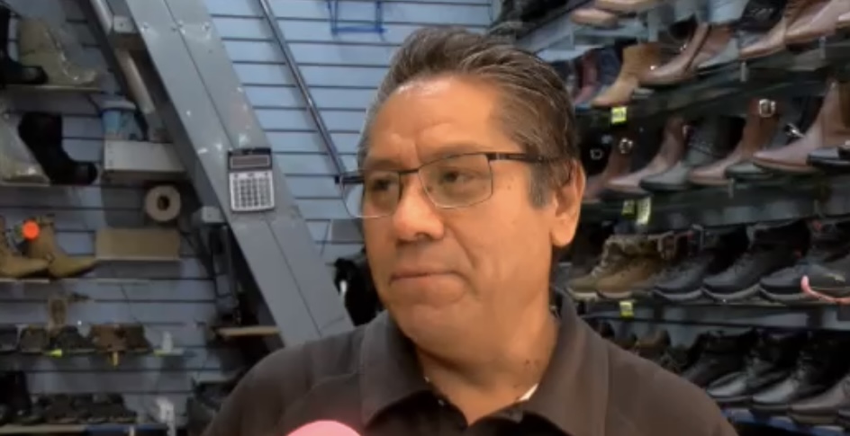 Reportan bajas ventas de calzado escolar en León 