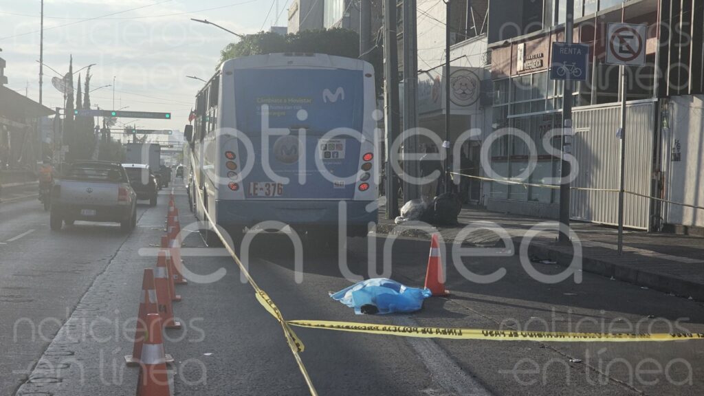 Muere mujer atropellada por camión urbano en el López Mateos