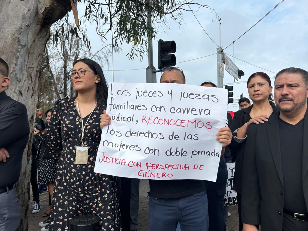 "La justicia no se vota": jueces en León protestan contra reforma judicial