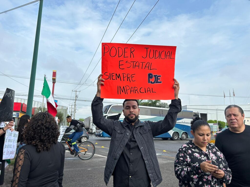 "La justicia no se vota": jueces en León protestan contra reforma judicial