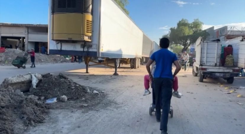 Colocan malla divisoria en la Central de Abastos para evitar el comercio desleal