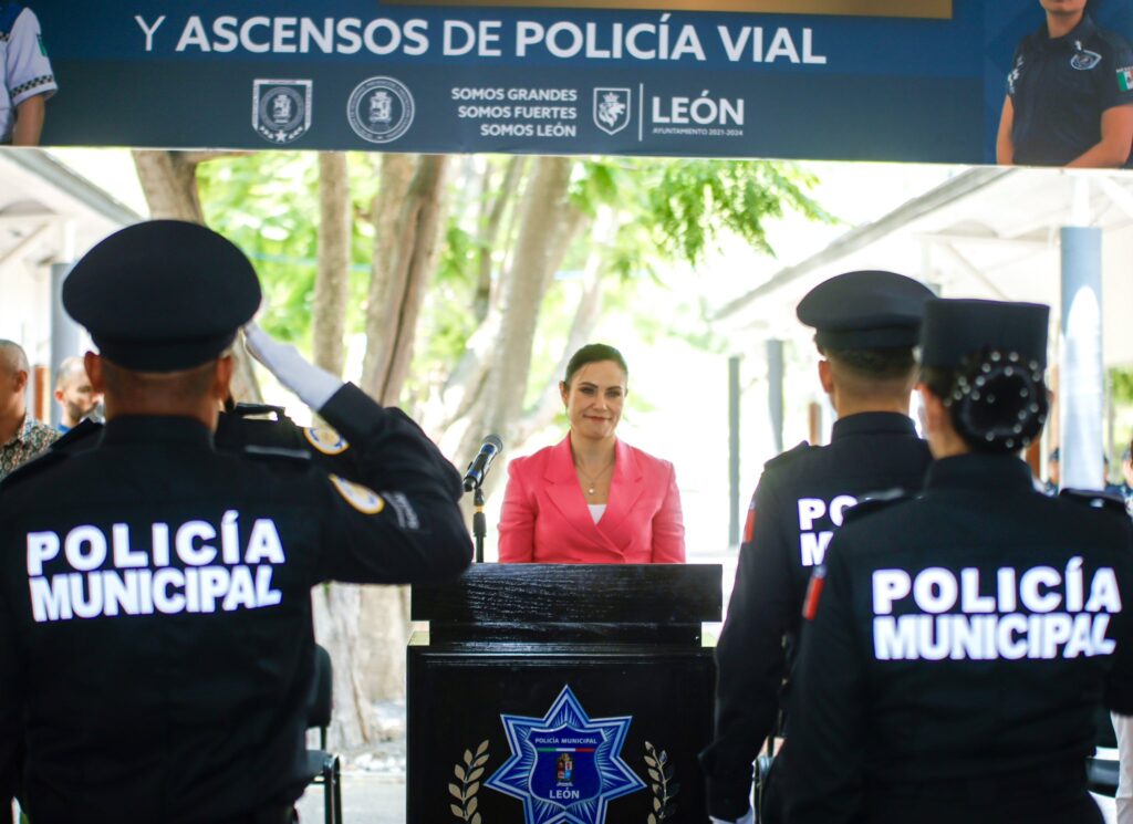 Se suman 16 nuevos agentes de Policía Municipal; el número más bajo de egresados