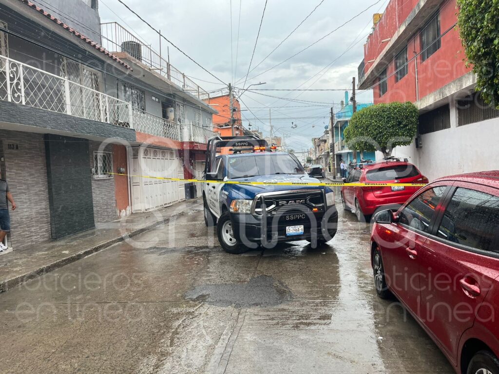 Asesinan a mujer en Los Aguacates; entraron a su casa y le dispararon