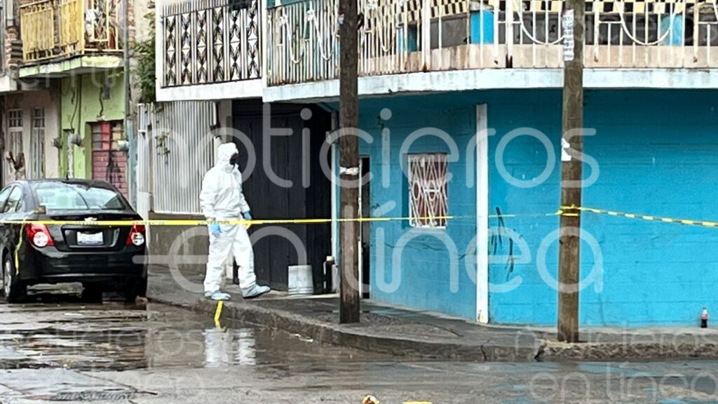 Asesinan a mujer en Los Aguacates; entraron a su casa y le dispararon