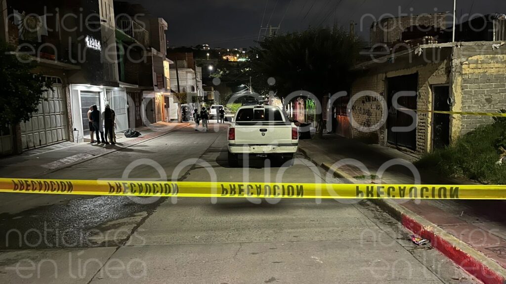 Abandonan cuerpo maniatado y con mensaje amenazante en Piletas