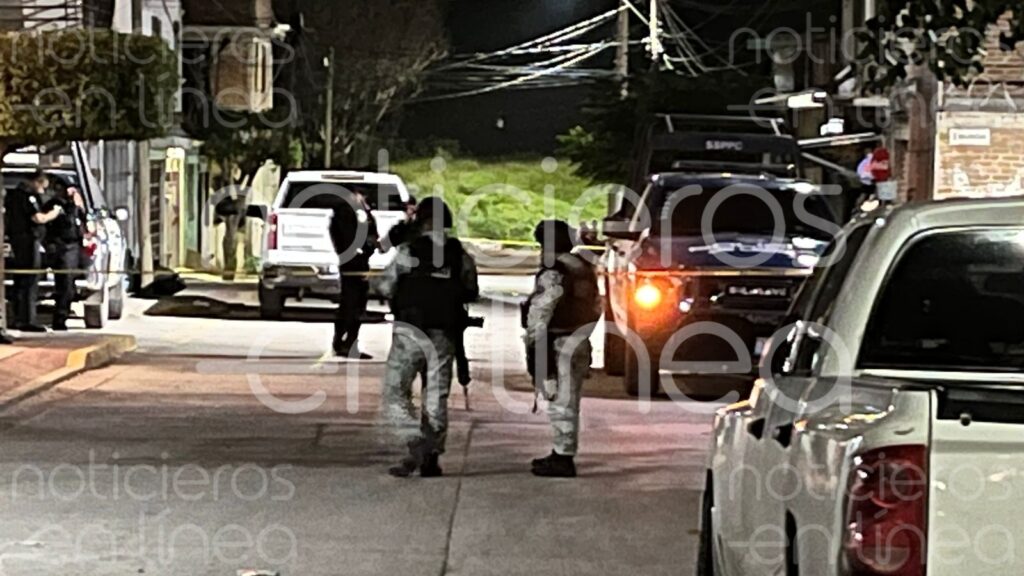 Abandonan cuerpo maniatado y con mensaje amenazante en Piletas