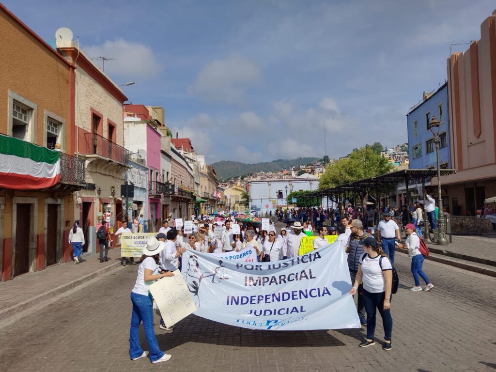 Jueces y magistrados toman Guanajuato capital contra reforma judicial
