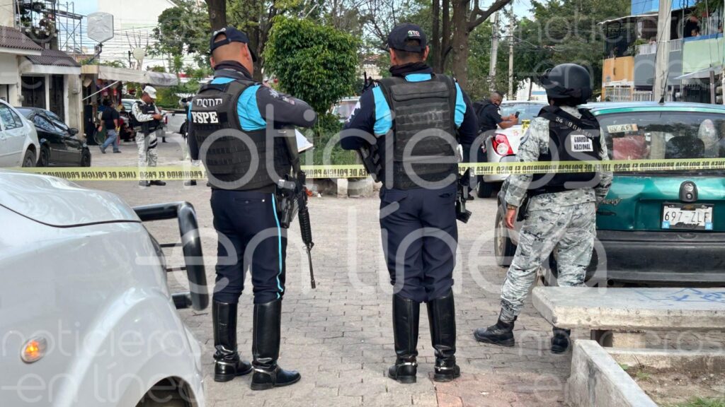 Asesinan a un hombre afuera de su departamento en Los Limones