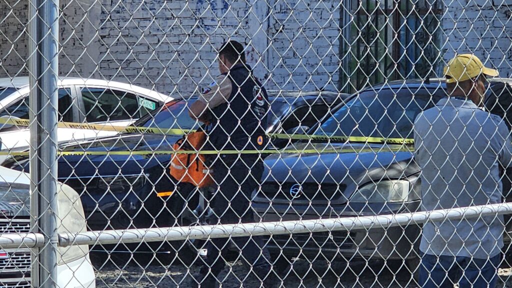 Asesinan a dos hombres en un lote de autos en Santa María de Cementos