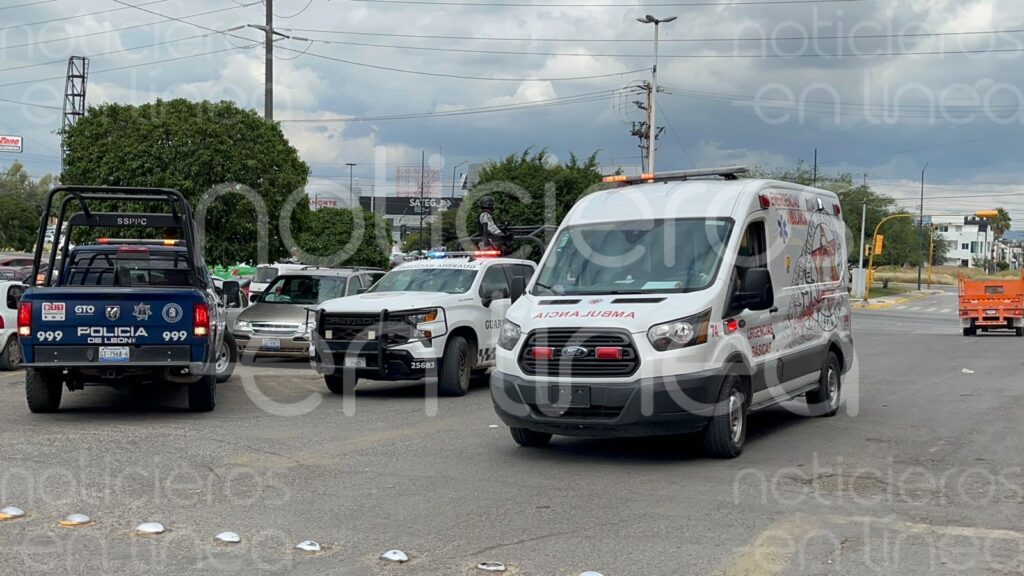 Balean a hombre para asaltarlo en el estacionamiento de Soriana Satélite